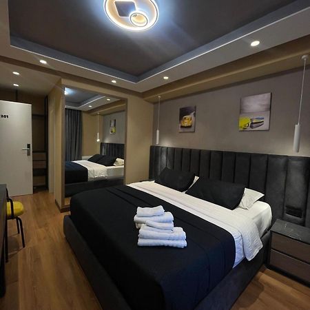 Peaky Hotel Durres Bagian luar foto