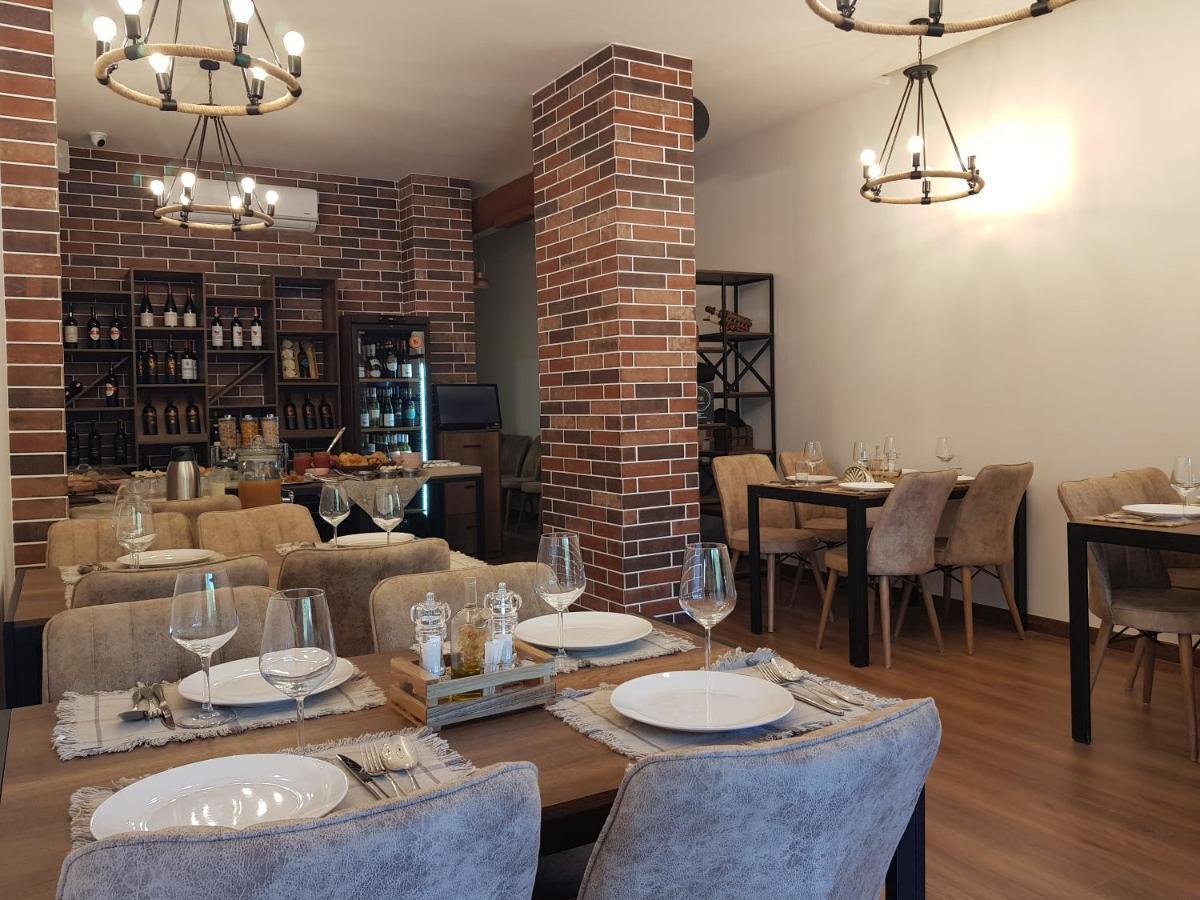 Peaky Hotel Durres Bagian luar foto