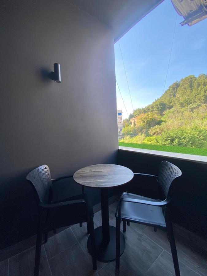 Peaky Hotel Durres Bagian luar foto