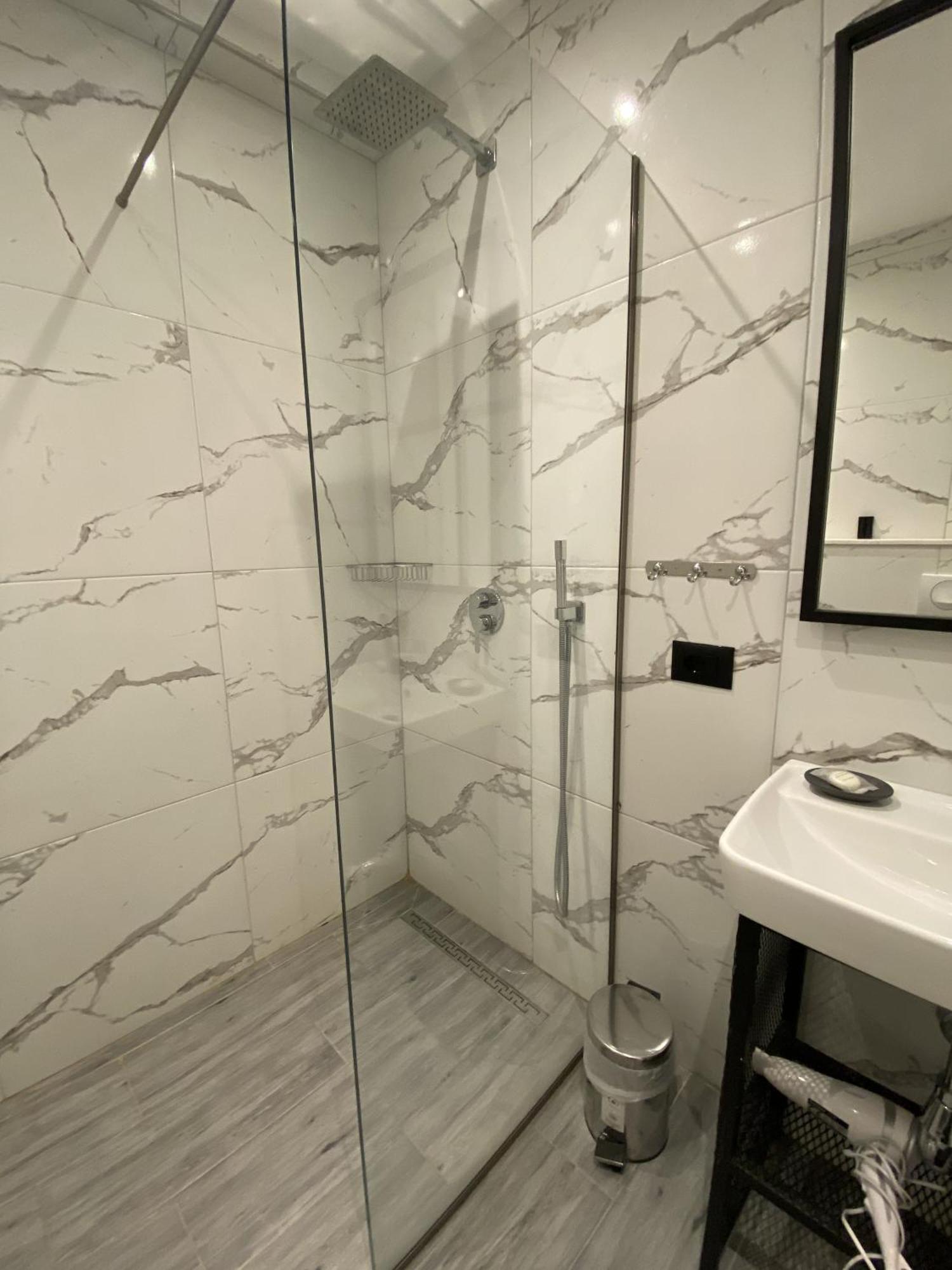Peaky Hotel Durres Bagian luar foto