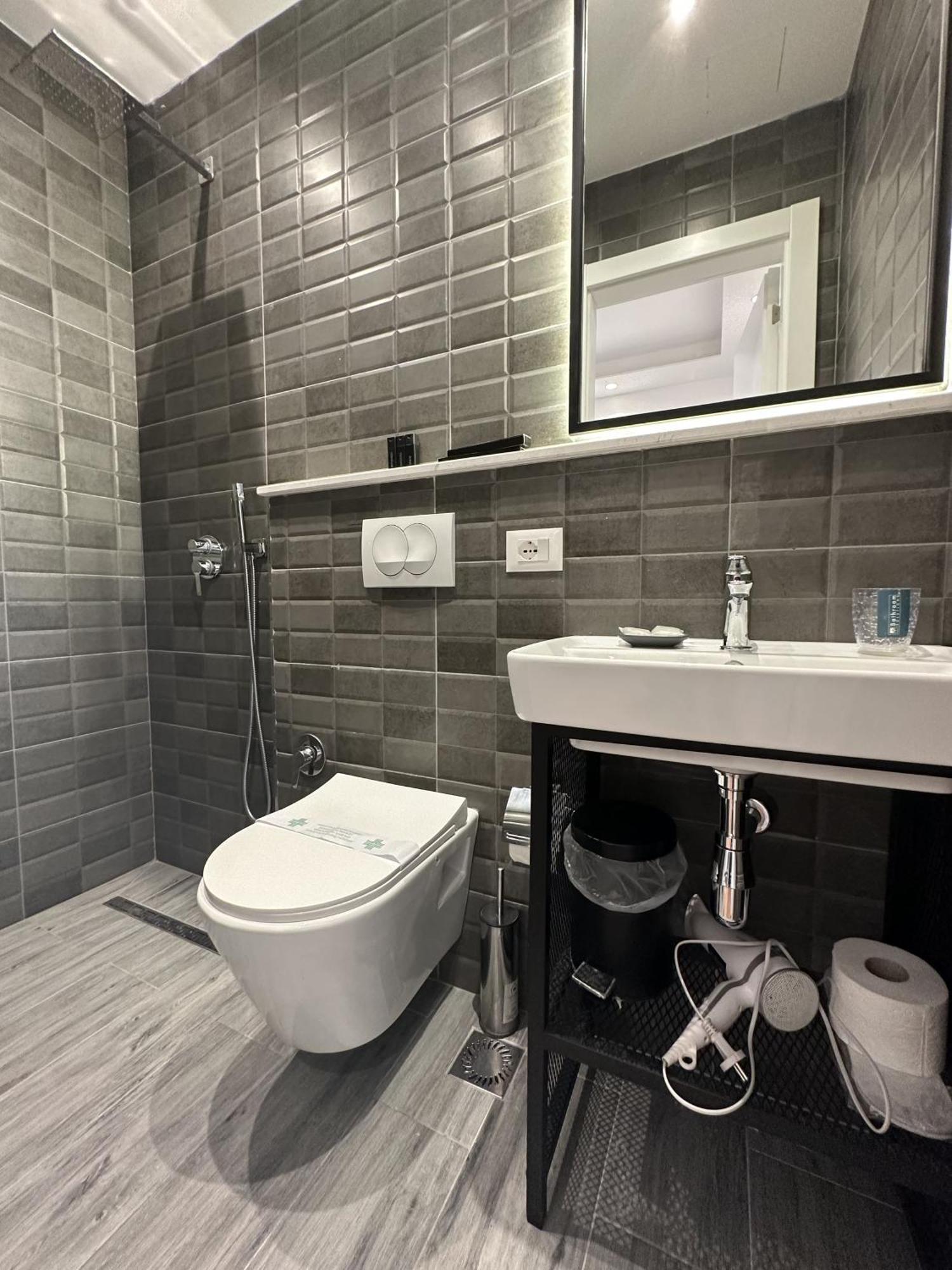 Peaky Hotel Durres Bagian luar foto