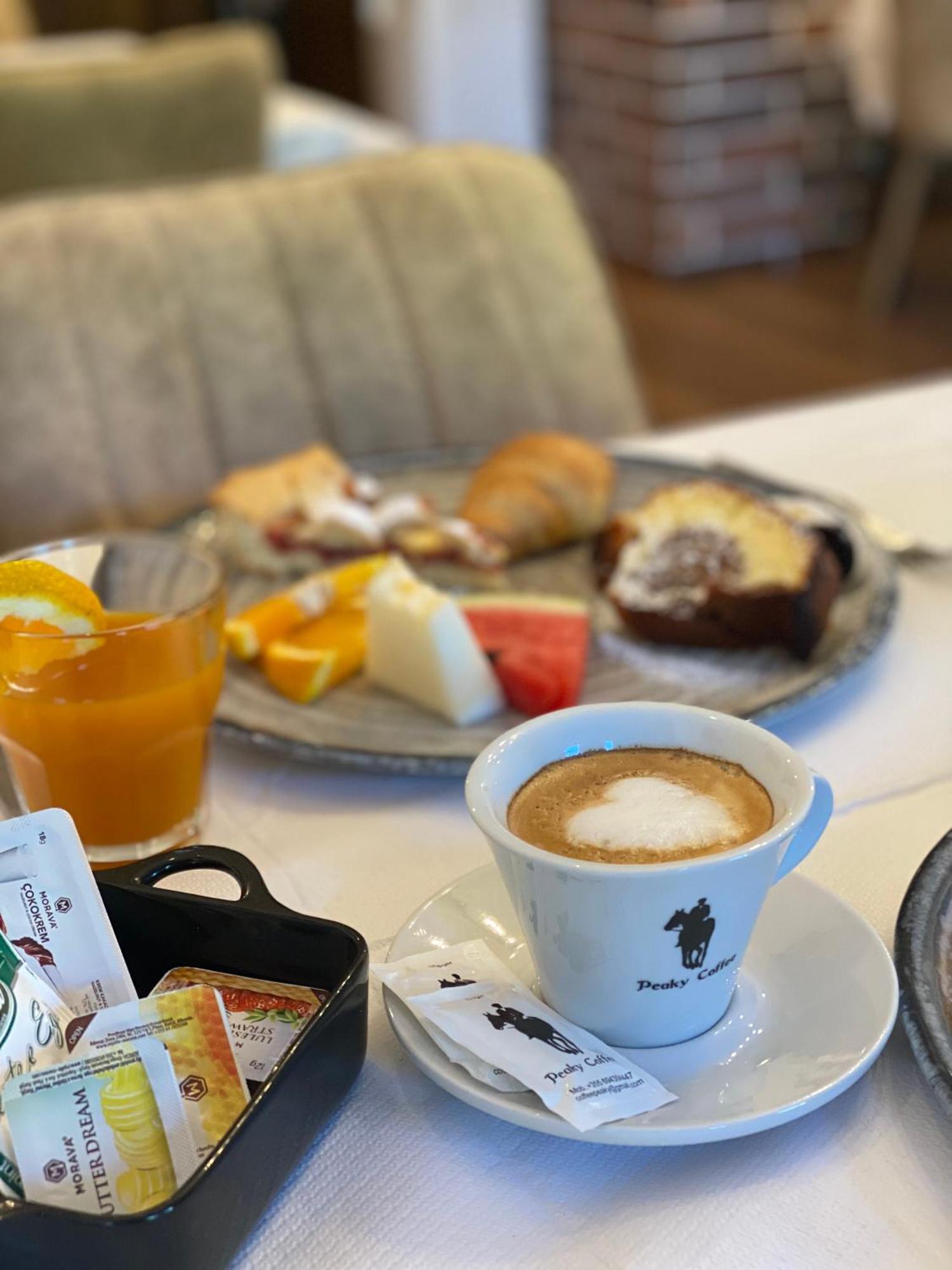 Peaky Hotel Durres Bagian luar foto