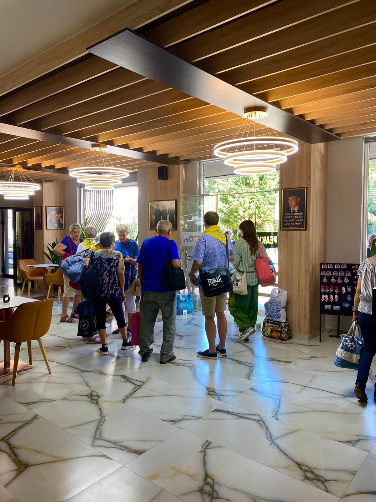 Peaky Hotel Durres Bagian luar foto
