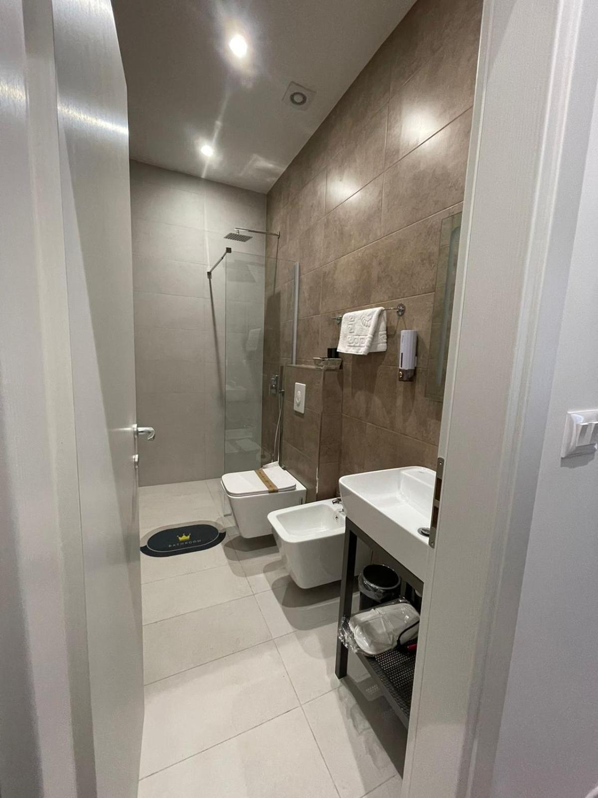Peaky Hotel Durres Bagian luar foto