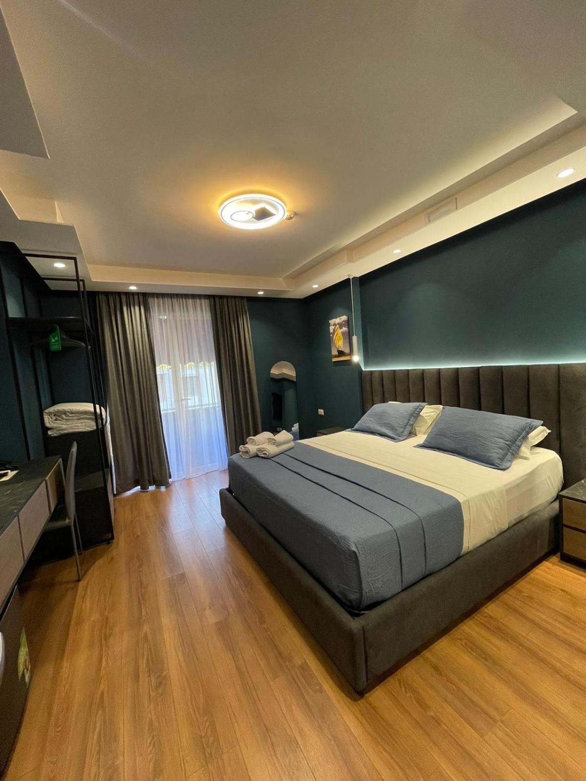 Peaky Hotel Durres Bagian luar foto