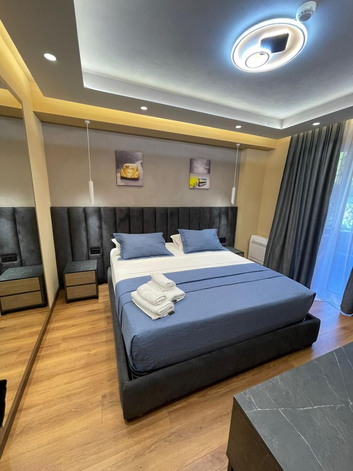 Peaky Hotel Durres Bagian luar foto
