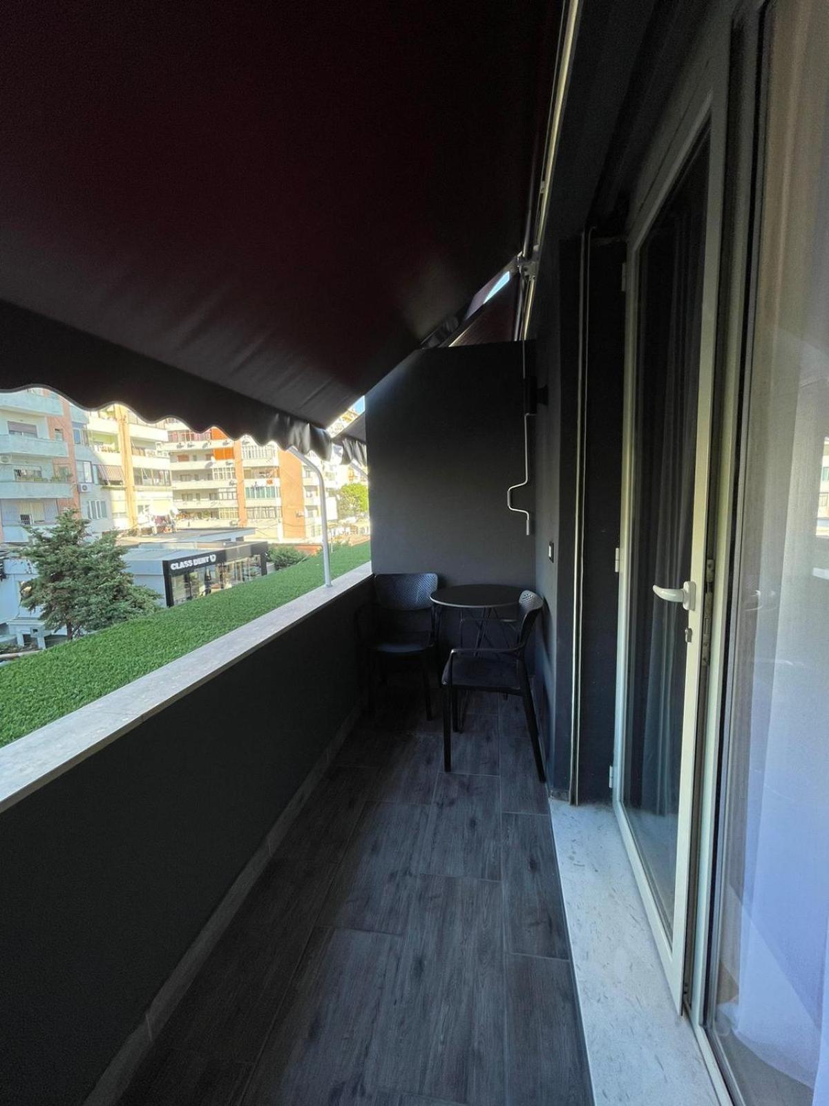 Peaky Hotel Durres Bagian luar foto