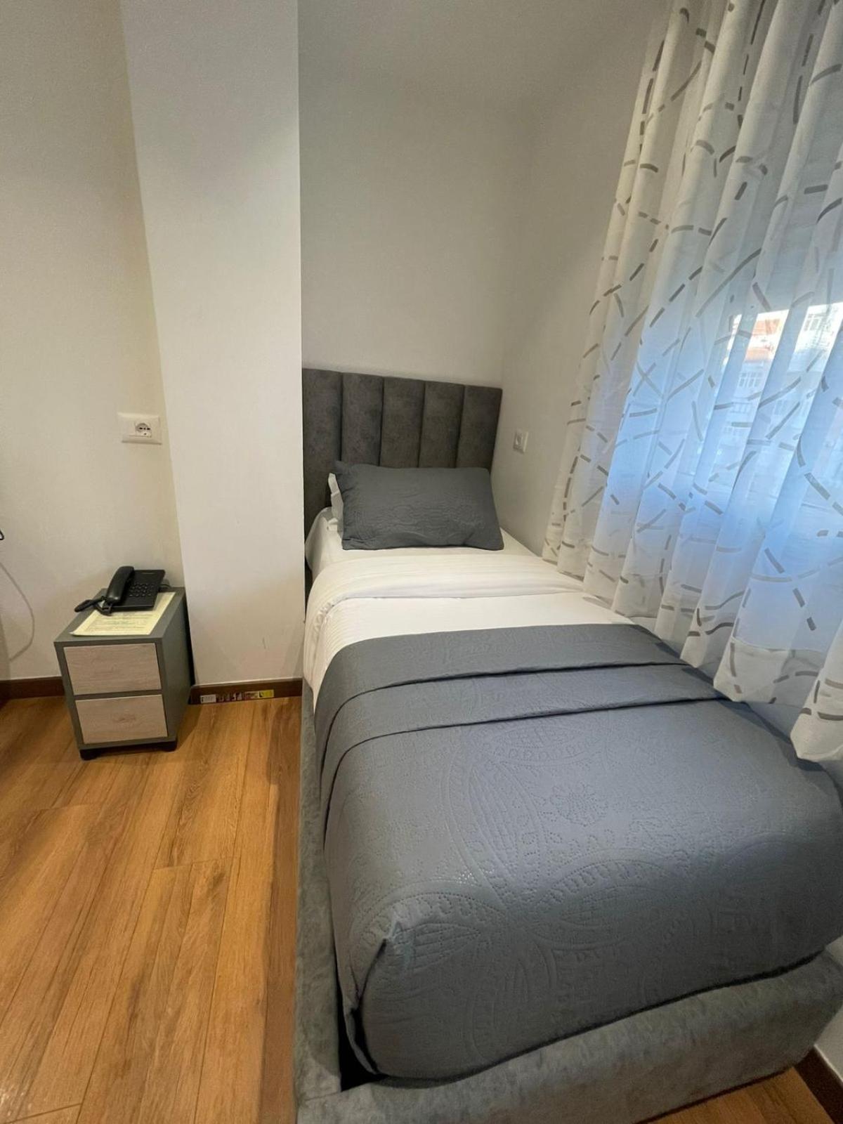 Peaky Hotel Durres Bagian luar foto