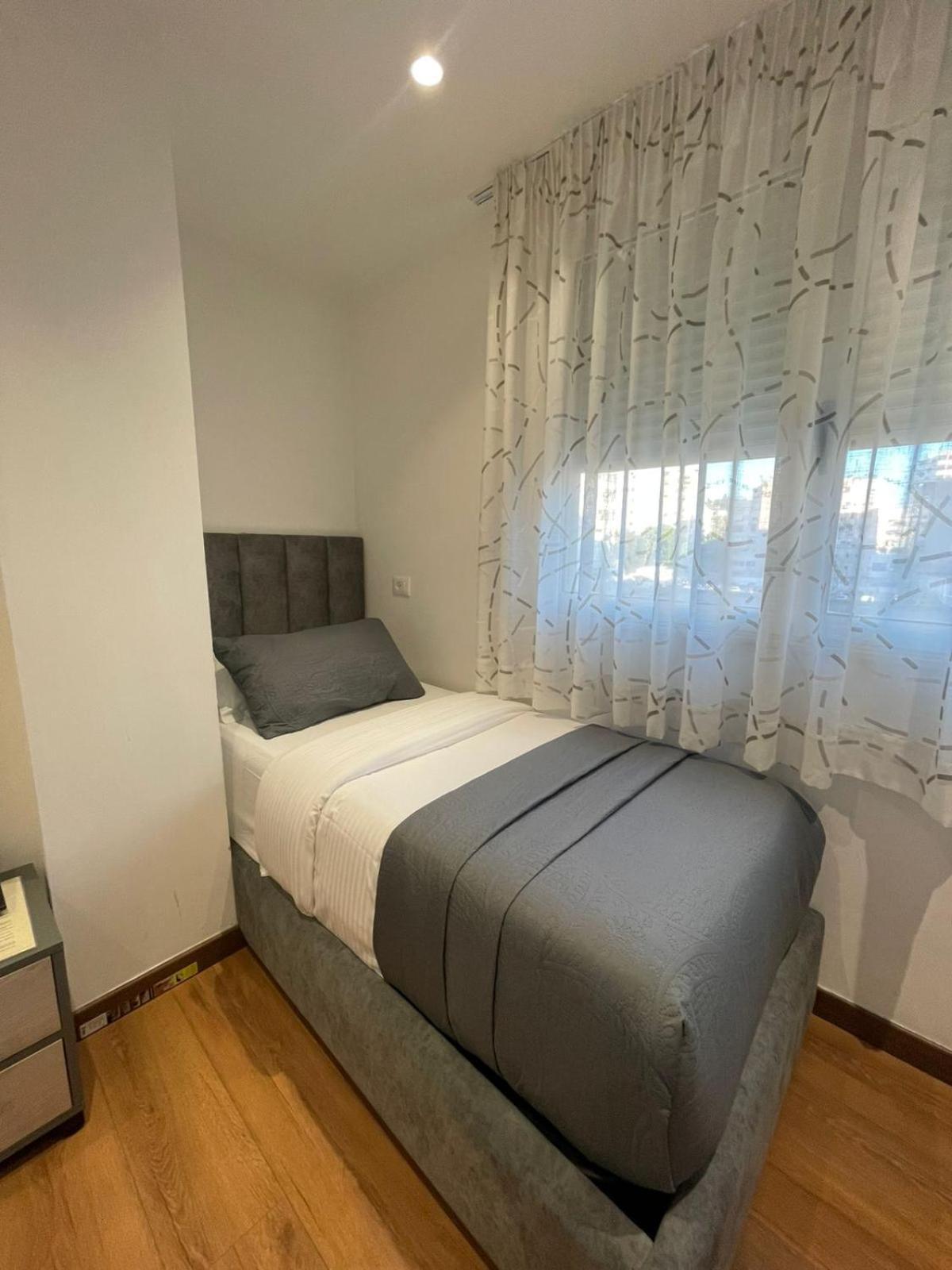 Peaky Hotel Durres Bagian luar foto