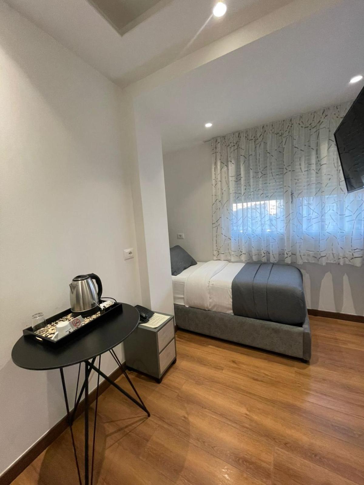 Peaky Hotel Durres Bagian luar foto