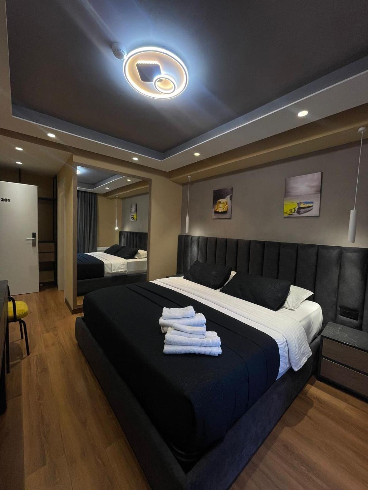 Peaky Hotel Durres Bagian luar foto