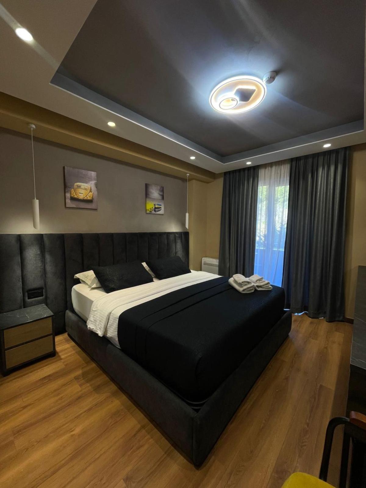 Peaky Hotel Durres Bagian luar foto
